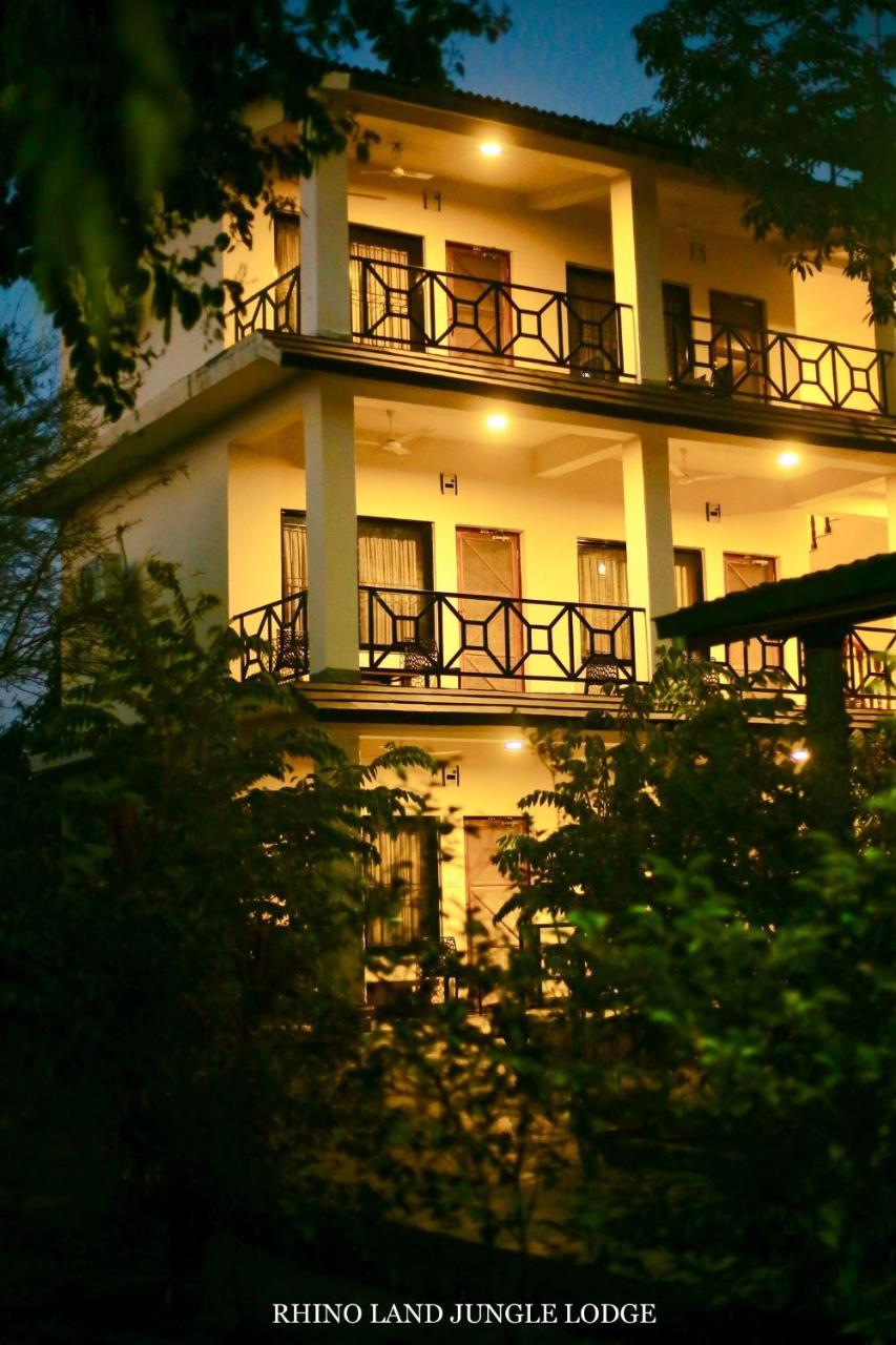 Rhino Land Jungle Lodge Sauraha Exterior photo