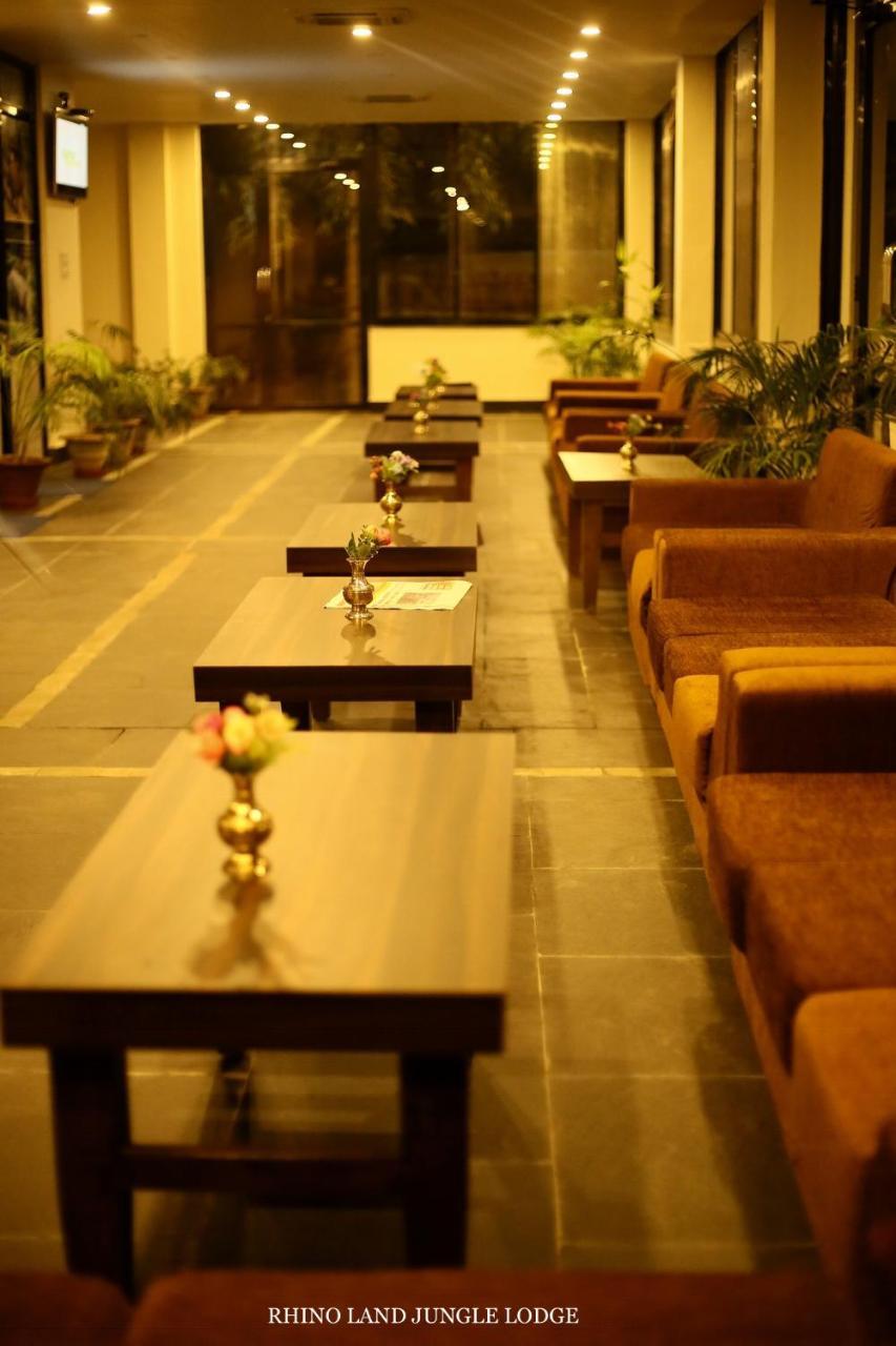 Rhino Land Jungle Lodge Sauraha Exterior photo