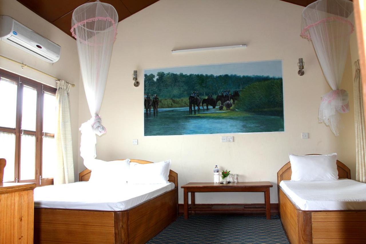 Rhino Land Jungle Lodge Sauraha Exterior photo
